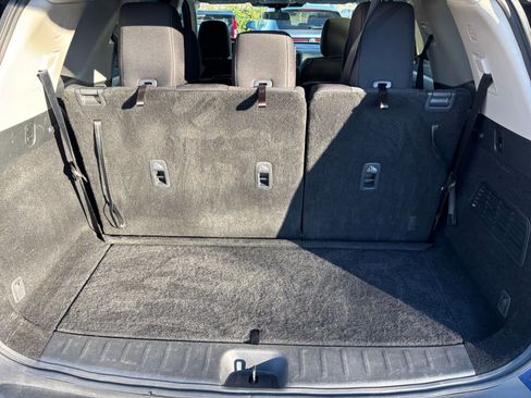 Used 2025 Nissan Pathfinder SV image 33