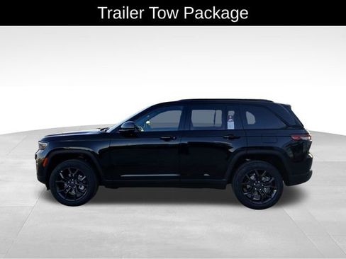 New 2025 Jeep Grand Cherokee Limited w/ Trailer Tow Package AWD/4WD image 2