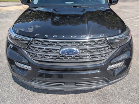 Used 2023 Ford Explorer XLT w/ Equipment Group 202A AWD/4WD image 12