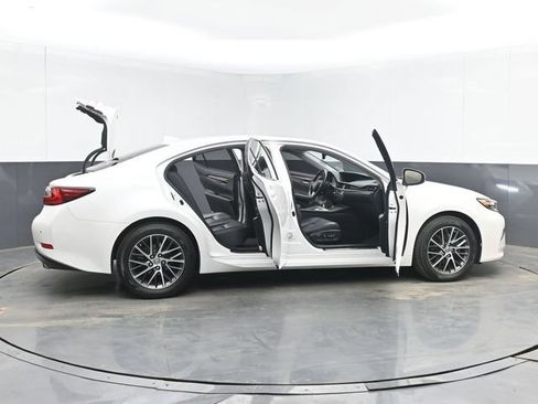 Used 2017 Lexus ES 350 w/ Luxury Package FWD image 48