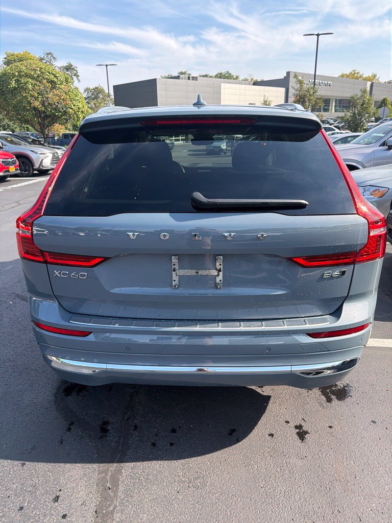Used 2023 Volvo XC60 B6 Ultimate AWD/4WD image 7
