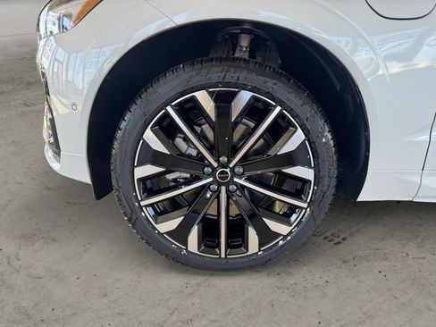 New 2026 Volvo XC60 T8 Ultra w/ Protection Package Premier AWD/4WD image 8