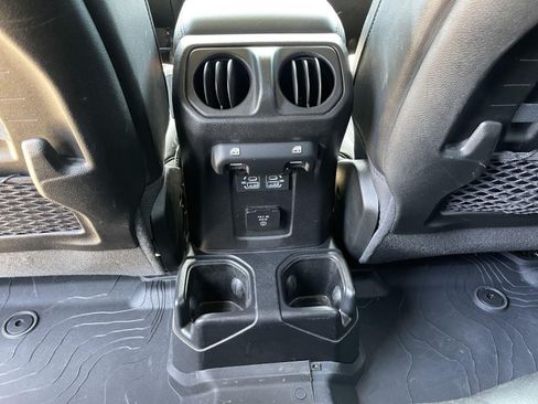 Used 2021 Jeep Gladiator Rubicon AWD/4WD image 44