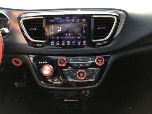 Used 2019 Chrysler Pacifica Touring-L Plus w/ S Appearance Package FWD image 22