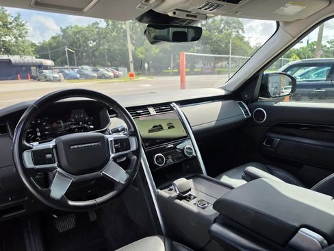 Used 2022 Land Rover Discovery S AWD/4WD image 19
