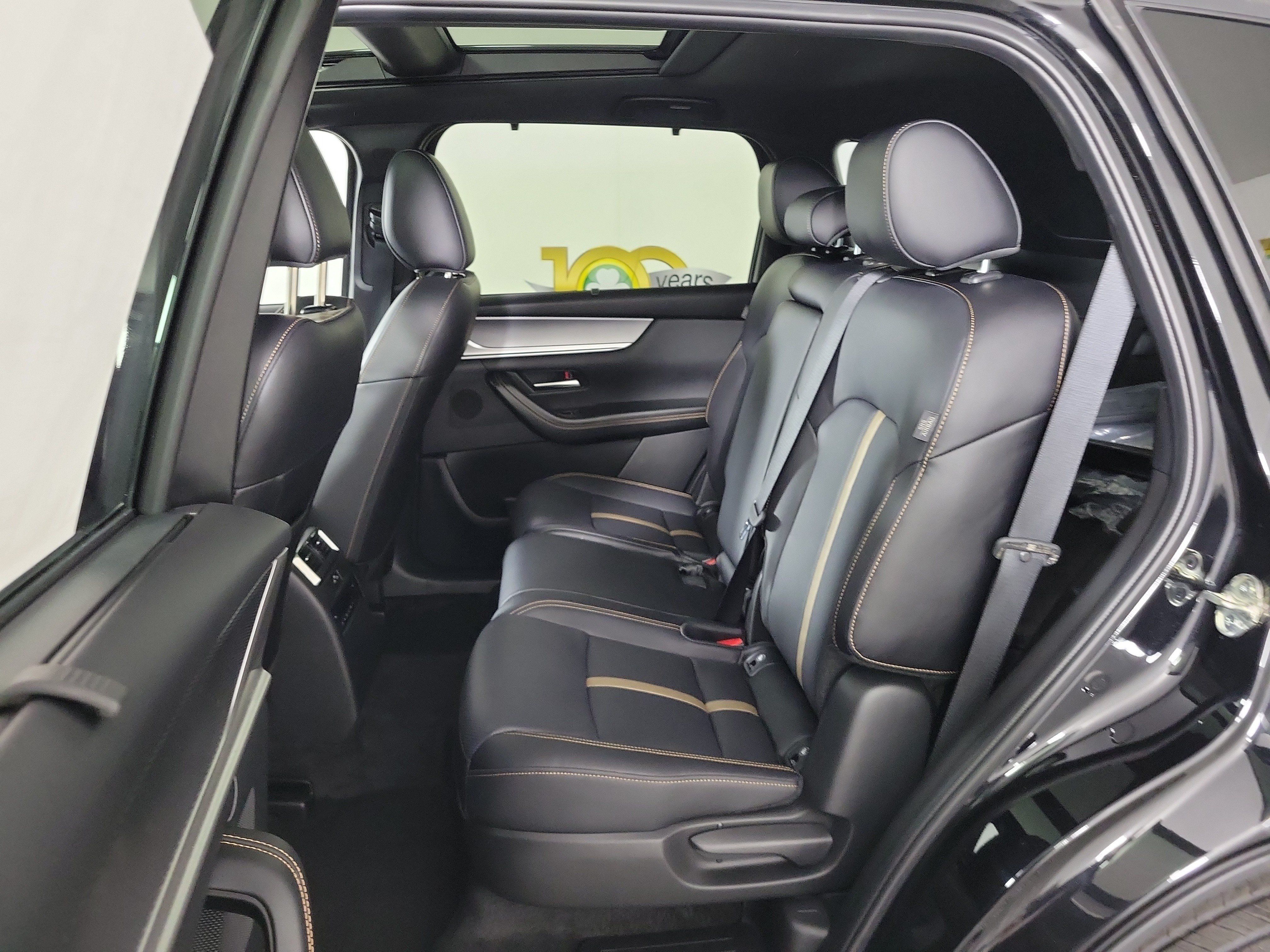 Certified 2025 MAZDA CX-70 Plug-In Hybrid w/ Premium Plus AWD/4WD image 12