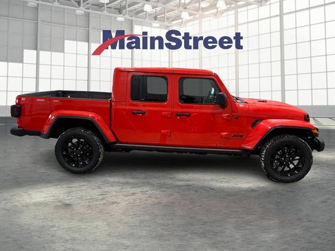 Used 2025 Jeep Gladiator Sport AWD/4WD image 6