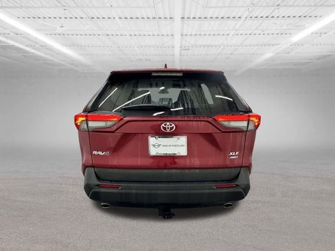 Used 2022 Toyota RAV4 XLE image 4
