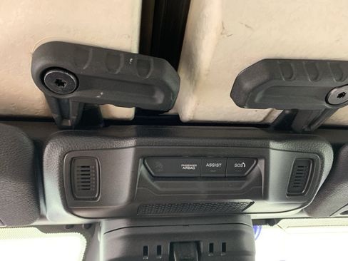 Used 2025 Jeep Wrangler Unlimited Sahara AWD/4WD image 28