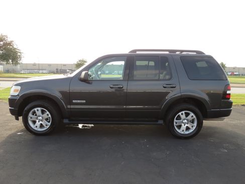 Used 2007 Ford Explorer XLT RWD image 3