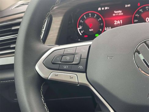 New 2025 Volkswagen Atlas SE image 22