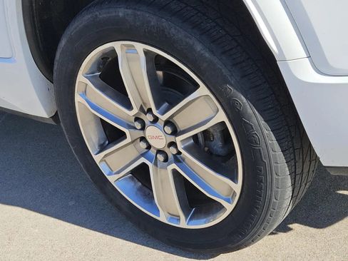 Used 2019 GMC Acadia Denali image 6