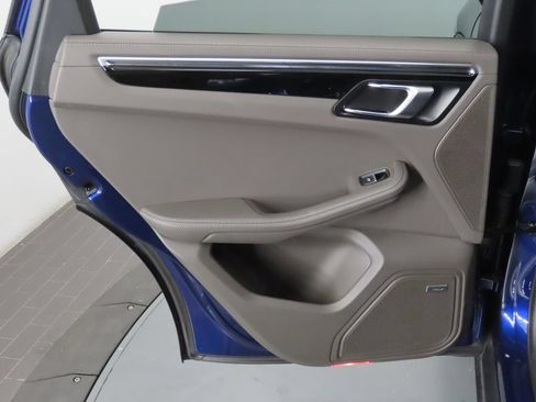 Certified 2024 Porsche Macan AWD/4WD image 48