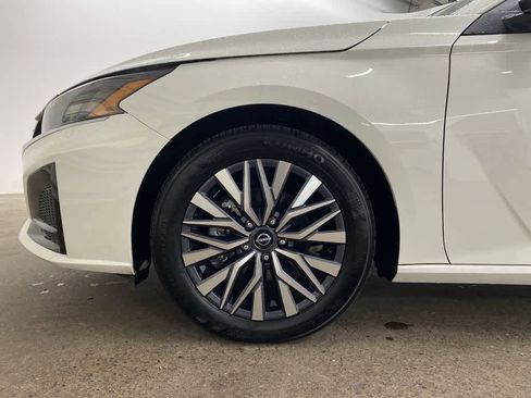 Used 2025 Nissan Altima 2.5 SV image 11