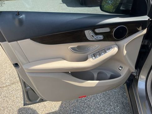 Used 2021 Mercedes-Benz GLC 300 image 18