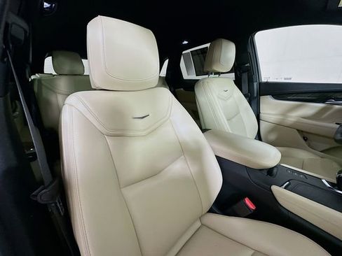 Used 2018 Cadillac XT5 AWD image 32