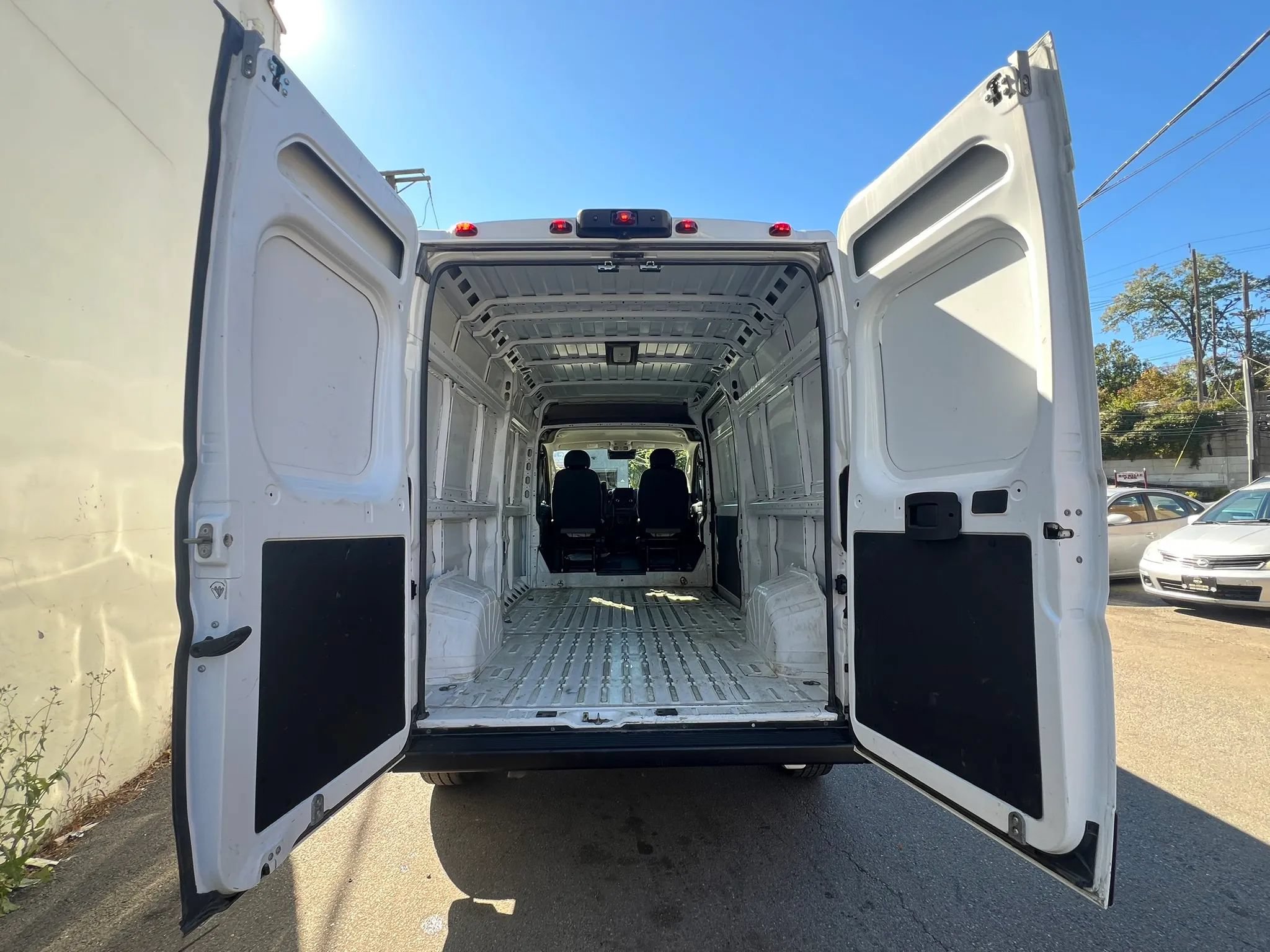 Used 2025 RAM ProMaster 3500 w/ Convenience Group FWD image 10