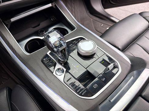 Used 2021 BMW X7 xDrive40i w/ M Sport Package AWD/4WD image 12