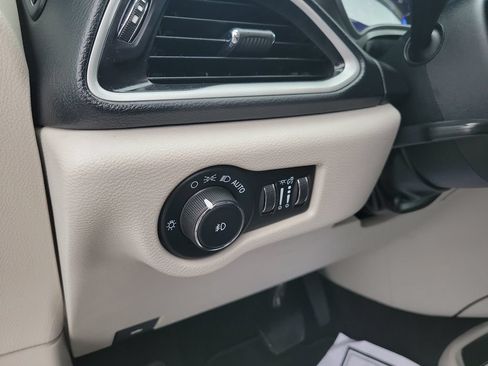 Used 2022 Chrysler Pacifica Touring-L FWD image 20