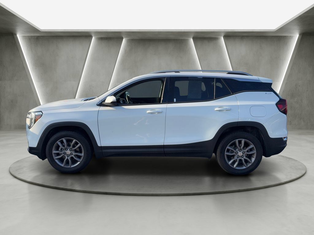 Used 2024 GMC Terrain SLT AWD/4WD image 4