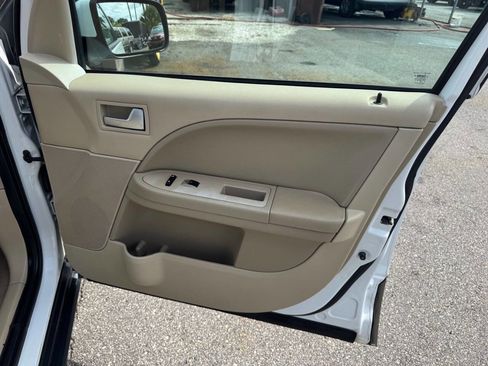 Used 2005 Ford Freestyle SEL AWD/4WD image 17