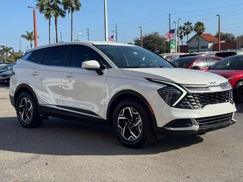 Certified 2024 Kia Sportage LX image 4