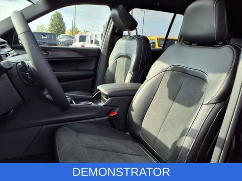 New 2025 Jeep Grand Cherokee Altitude AWD/4WD image 11