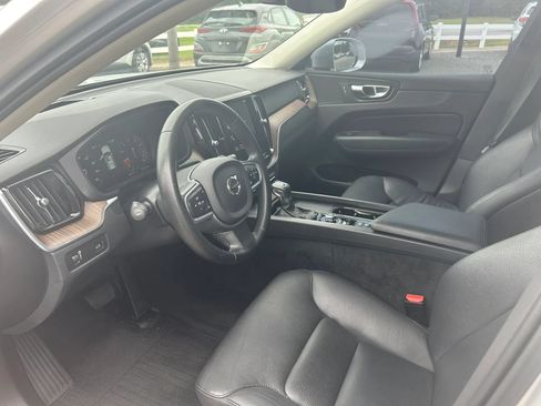 Used 2021 Volvo XC60 T5 Momentum w/ Advanced Package FWD image 16