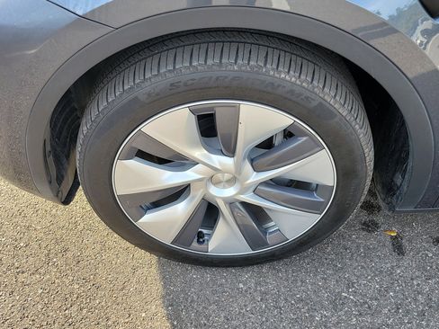 Used 2023 Tesla Model Y Long Range image 35