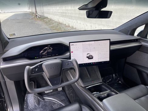 Used 2022 Tesla Model X Plaid image 8