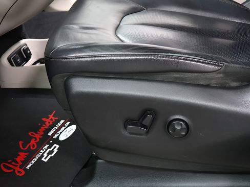 Used 2018 Chrysler Pacifica Touring-L FWD image 20