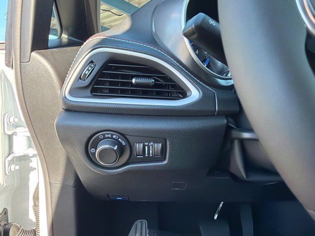 New 2027 Chrysler Pacifica Select AWD/4WD image 24