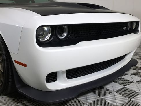 Used 2016 Dodge Challenger SRT Hellcat RWD image 38