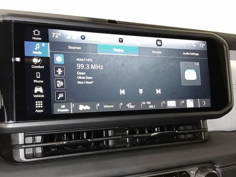 Used 2025 Jeep Wrangler Unlimited Sahara image 22