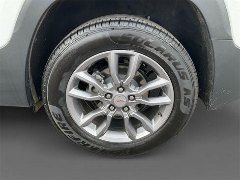 Used 2024 GMC Terrain SLT image 8