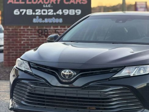 Used 2018 Toyota Camry LE FWD image 2