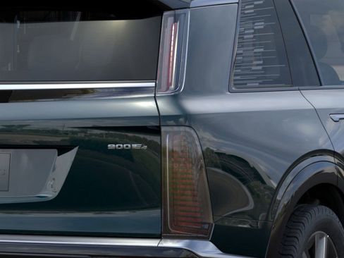 New 2026 Cadillac Vistiq Luxury w/ LPO, Floor Liner Package image 11