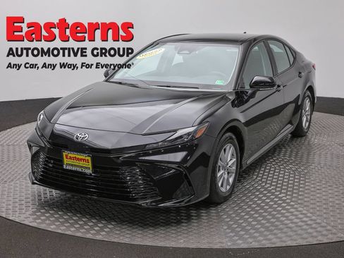 Used 2025 Toyota Camry LE FWD image 1