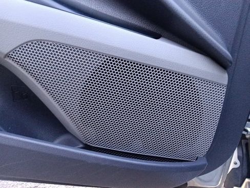 Used 2019 Toyota Camry L image 13