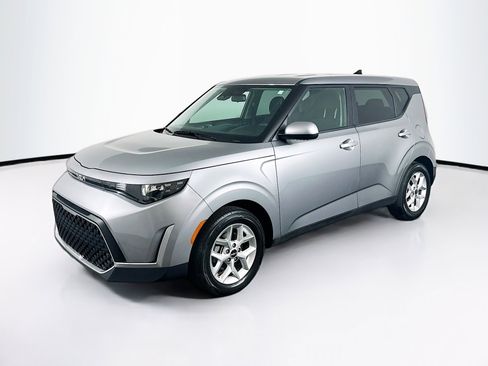 Used 2025 Kia Soul LX w/ LX Technology Package image 3