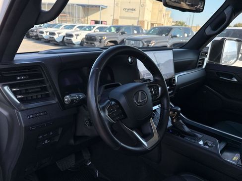 Used 2025 Lexus GX 550 w/ Accessory Package (2T) AWD/4WD image 11