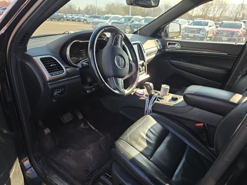 Used 2017 Jeep Grand Cherokee Limited AWD/4WD image 14