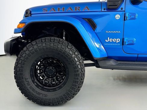 Used 2024 Jeep Wrangler Unlimited Sahara w/ Safety Group AWD/4WD image 10