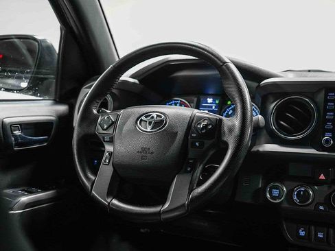 Used 2021 Toyota Tacoma TRD Off-Road image 17