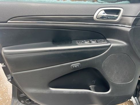 Used 2022 Jeep Grand Cherokee Limited image 21