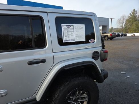 Used 2024 Jeep Wrangler Unlimited Rubicon 392 image 38