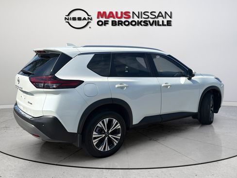 Certified 2022 Nissan Rogue SV w/ SV Premium Package AWD/4WD image 12