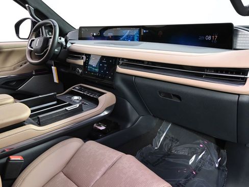New 2026 Lincoln Navigator L Black Label AWD/4WD image 15