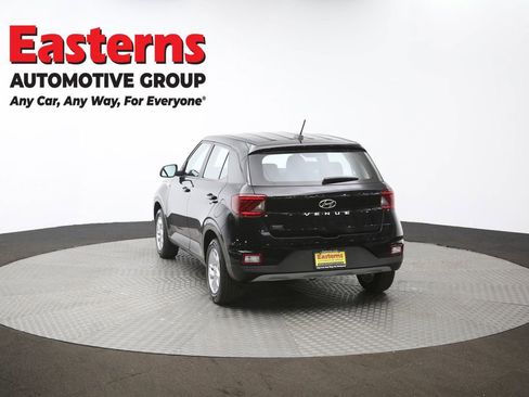 Used 2025 Hyundai Venue SE image 65