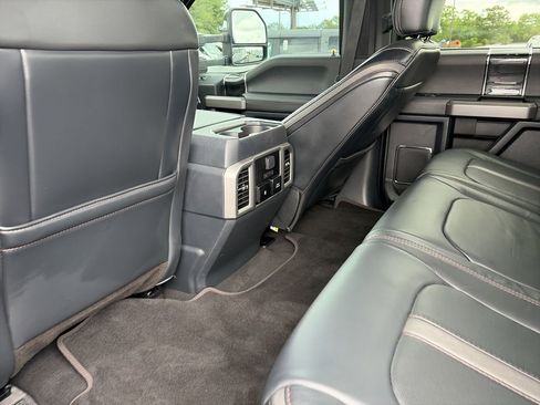 Used 2022 Ford F250 Platinum w/ Tremor Off-Road Package AWD/4WD image 31